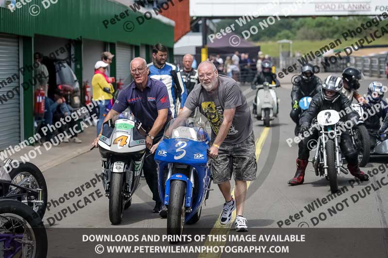 Vintage motorcycle club;eventdigitalimages;mallory park;mallory park trackday photographs;no limits trackdays;peter wileman photography;trackday digital images;trackday photos;vmcc festival 1000 bikes photographs